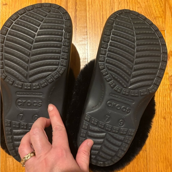 Crocs size 9 Rare pair😍 - Picture 4 of 9